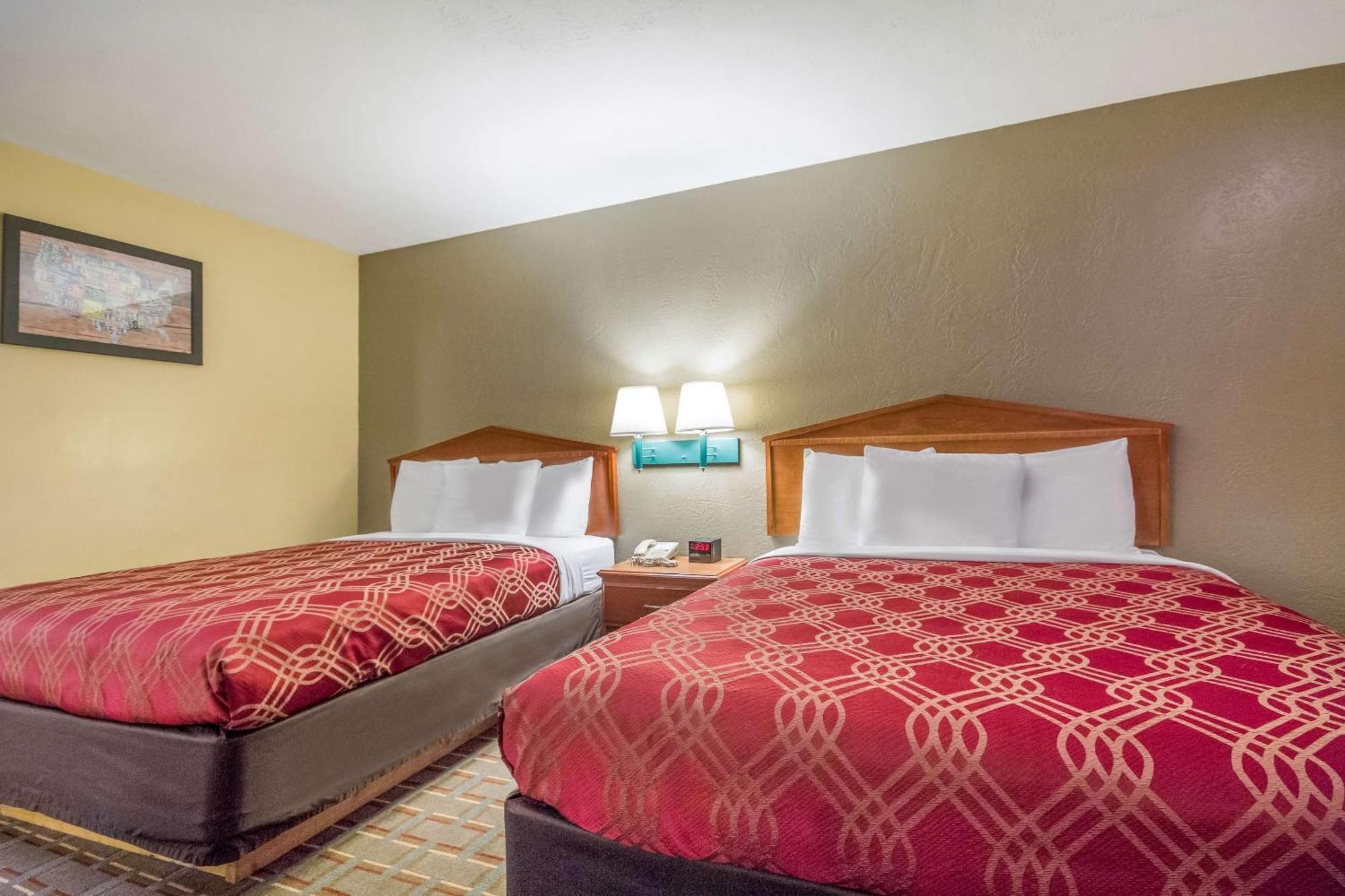 Econo Lodge Lansing - Leavenworth Екстер'єр фото