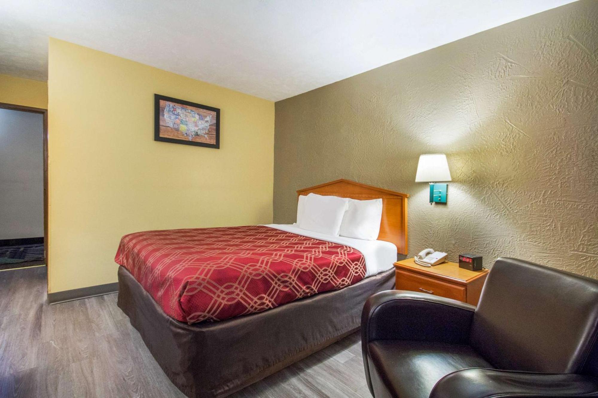 Econo Lodge Lansing - Leavenworth Екстер'єр фото